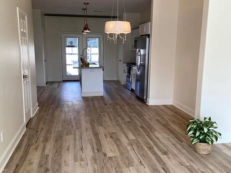 108 Appleoak Avenue — Photo 2