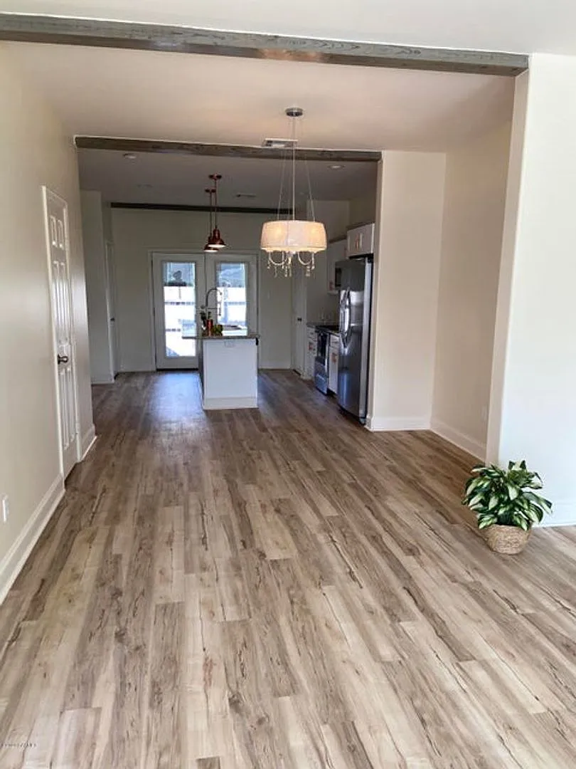 Building Photo - 108 Appleoak Avenue