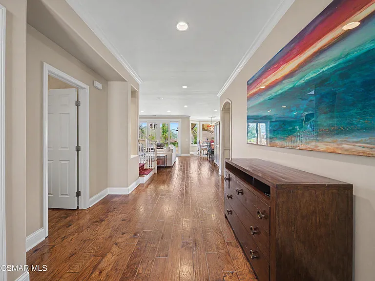 520 Ravensbury St — Photo 4