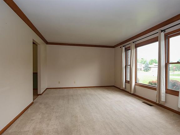 5th image of 6126 Brofield Dr