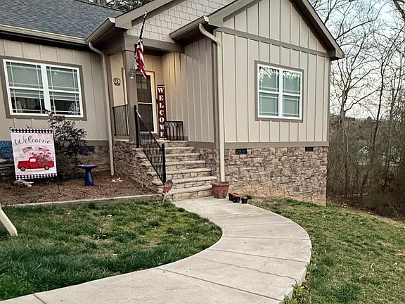 3rd image of 82 New Summit Hill Rd