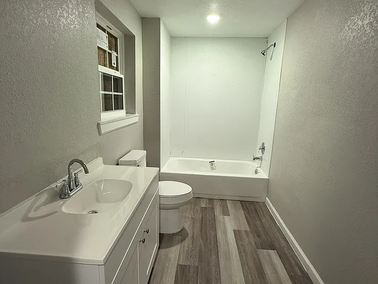 315 Avenue U — Photo 6