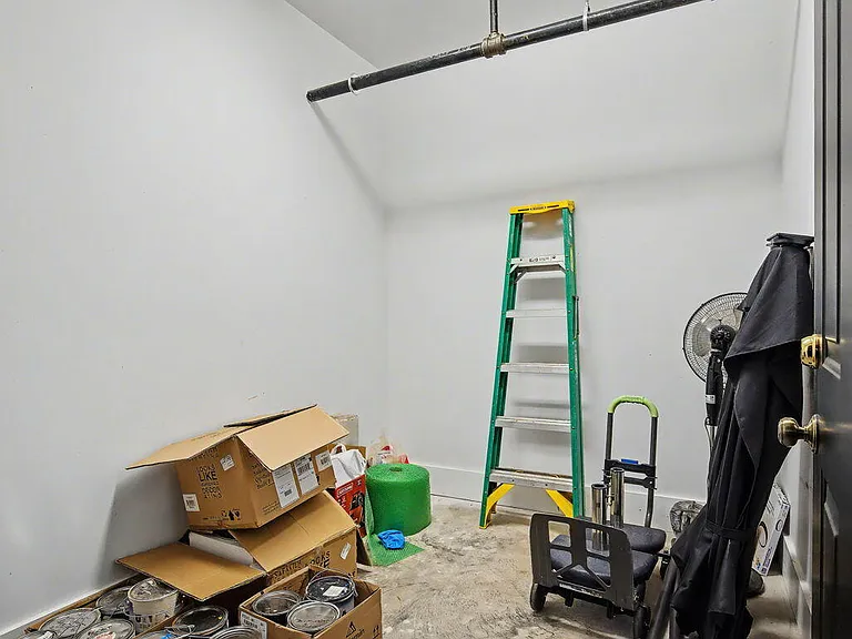 261 S Limestone St #304 — Photo 72