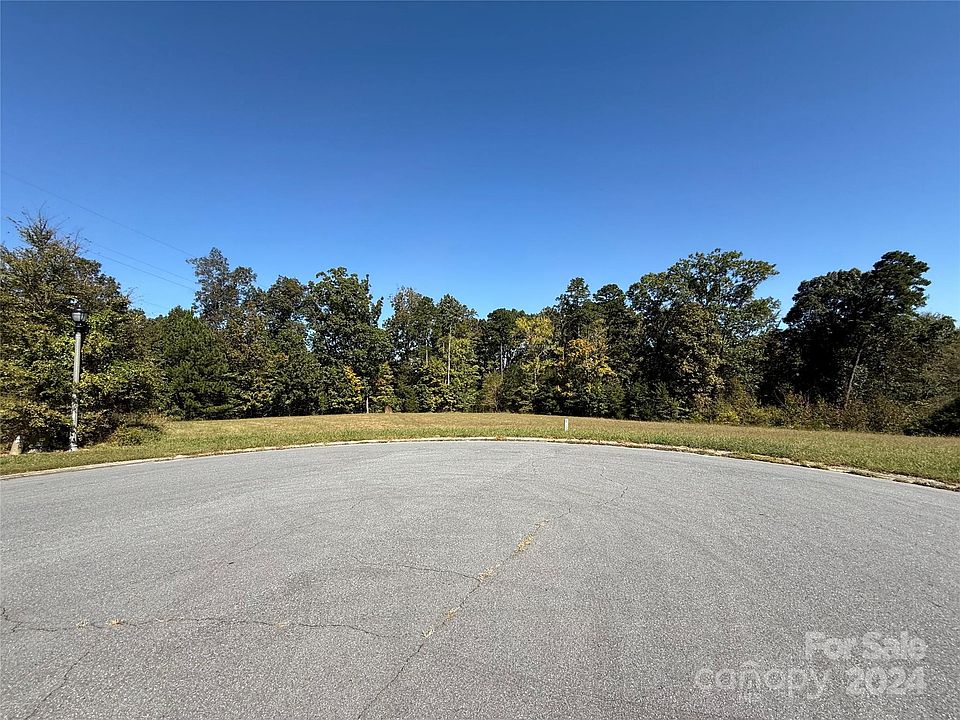 2nd image of 409 Walnut Crest Ct NE