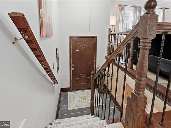4th image of 73 Hilltop View Ln