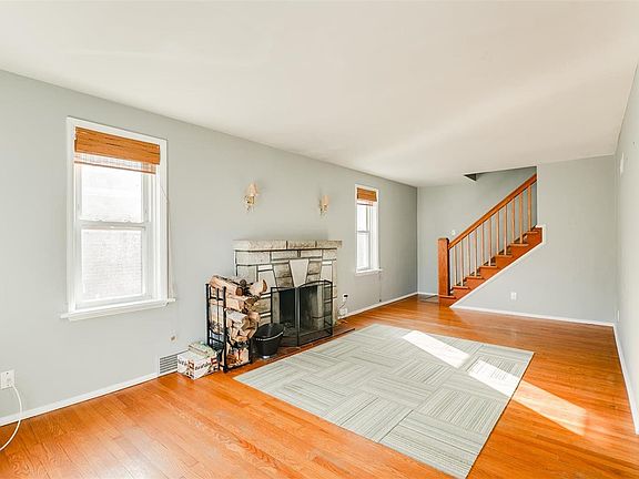 3rd image of 733 Bellavilla Dr