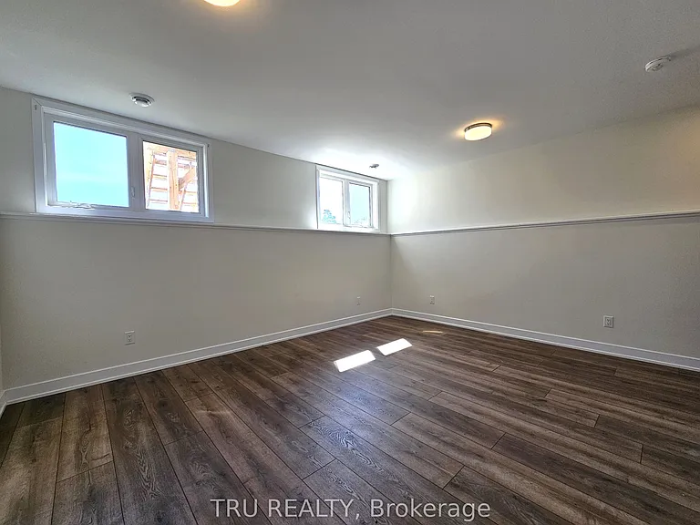 146 Wallace St — Photo 38