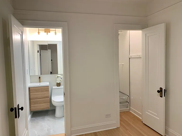 Ensuite Bathroom!