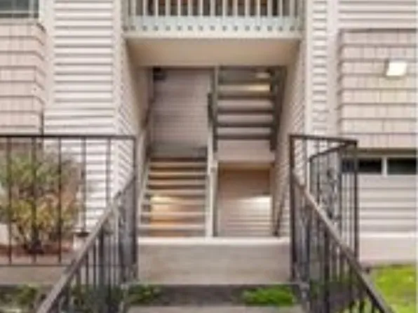 14006 SE 6th St APT 7, Bellevue, WA 98007