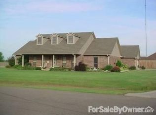 510 Checotah Dr, Checotah, OK 74426