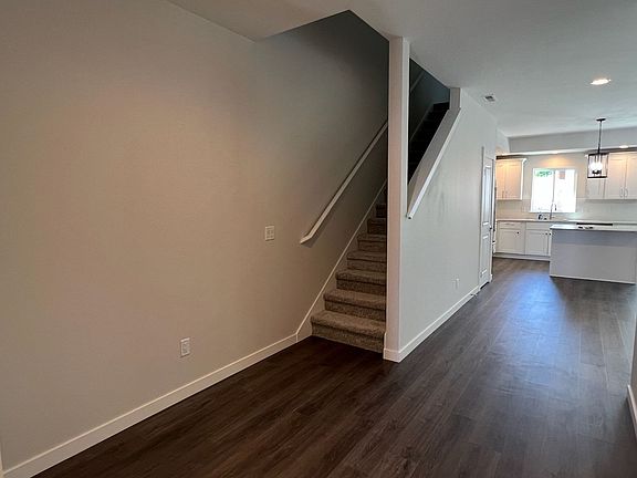 2nd image of 910 Poplar Ave #C-4