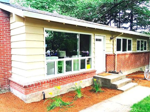 Front Entry & Planter
