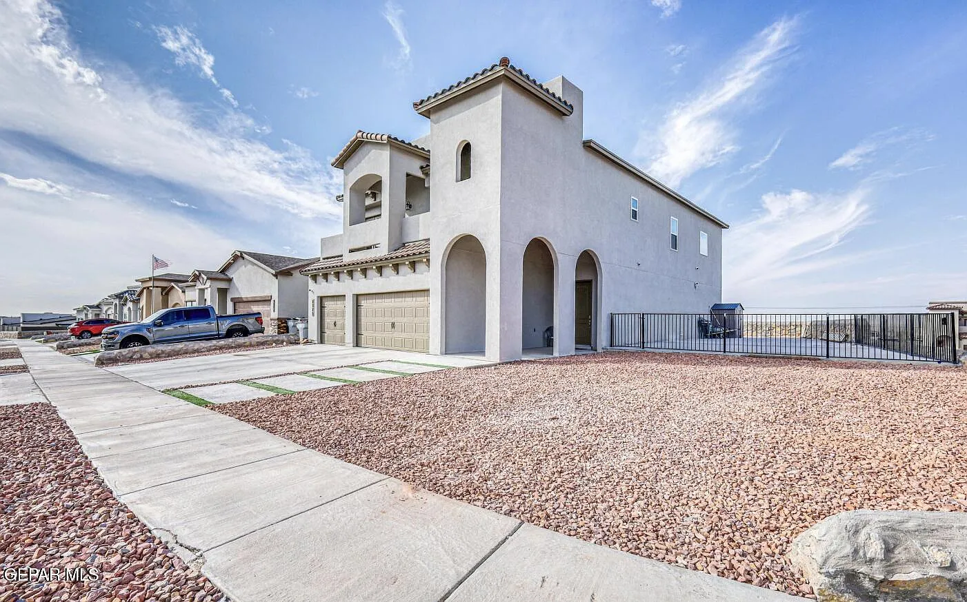 5 bed, 3.5 bath, 3403 sqft, $4,100 — Photo 2