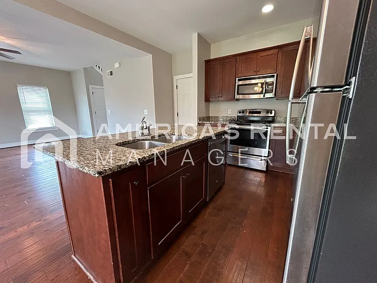 300 Oakwell Cir — Photo 12