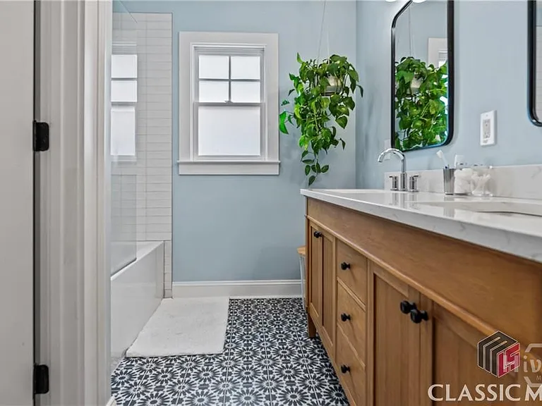 325 Lyndon Ave — Photo 17