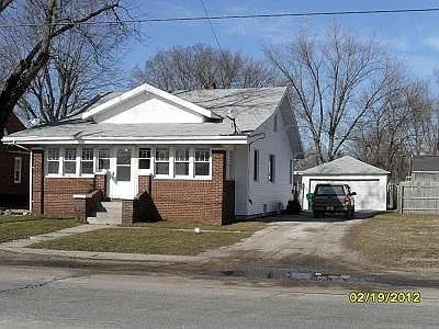 214 Lincolnway W Photo 1