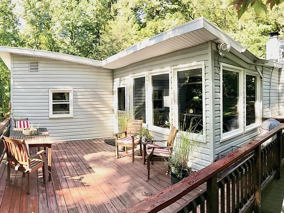 amazing deck with treetop + mountain views
