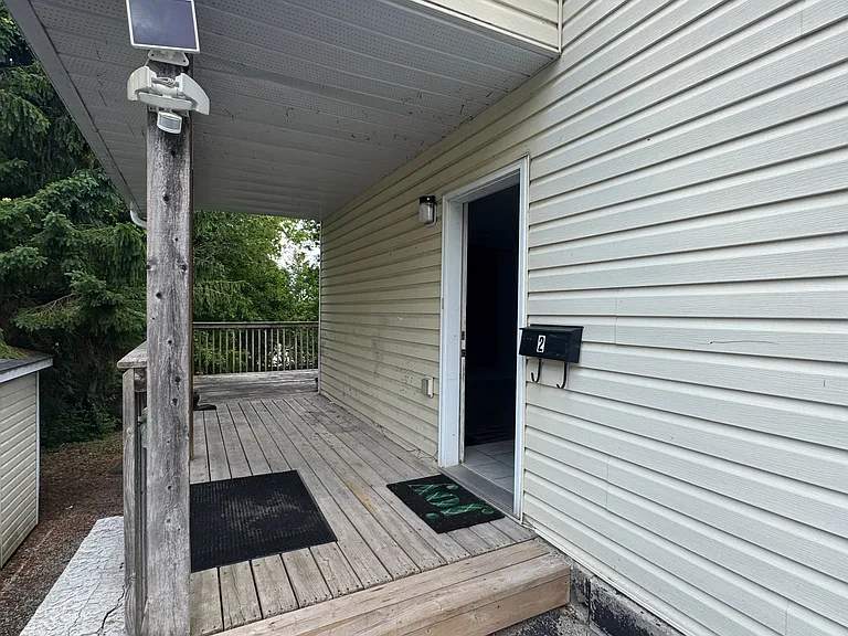 630 Dominion Ave #B — Photo 2