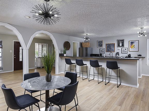 4th image of 4136 E 52nd St #17-1703