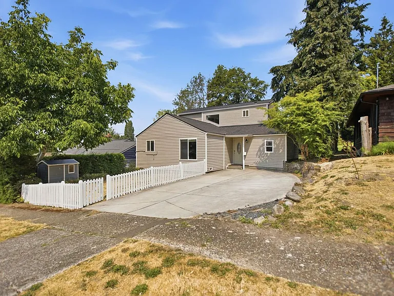 1742 S Shelton St — Photo 2
