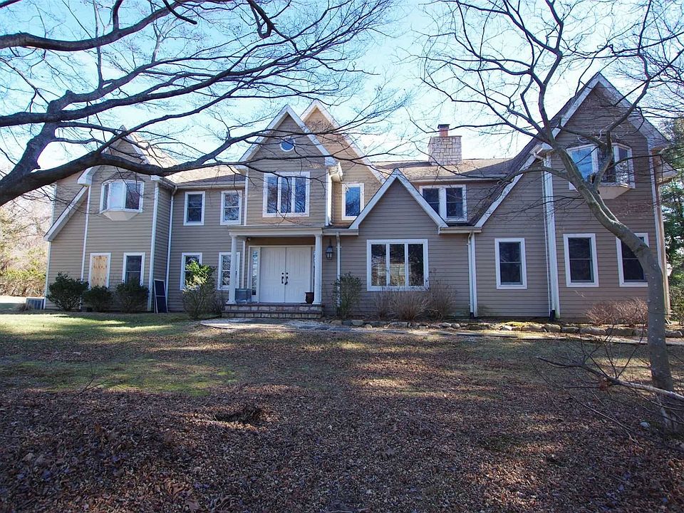 1st image of 10 Holly Ln