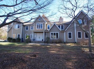 10 Holly Ln, Saint James, NY 11780