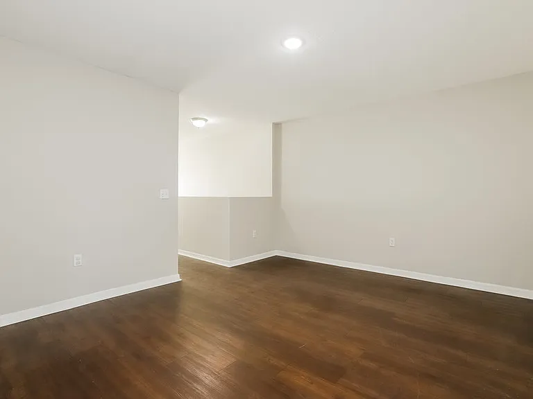 9852 Ashburn Lake Dr — Photo 10