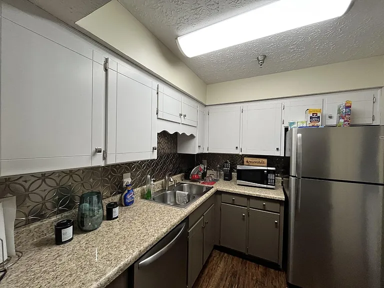 1808 State St #305 — Photo 15