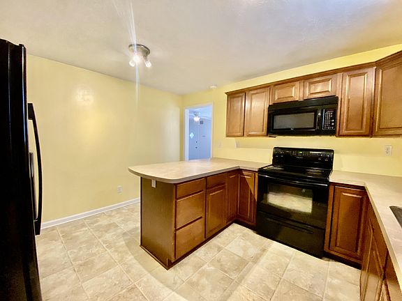 5th image of 651 Lorraine Dr