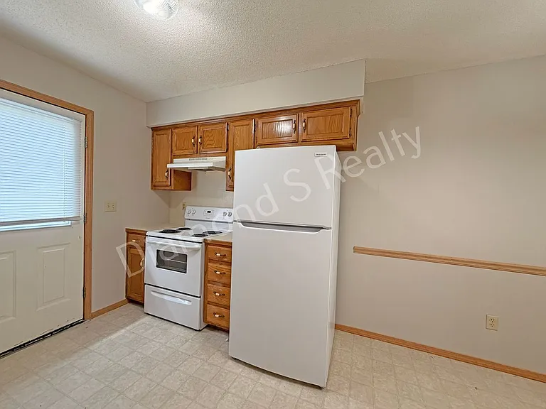 1442 / 1444 W Rainey Duplex — Photo 8