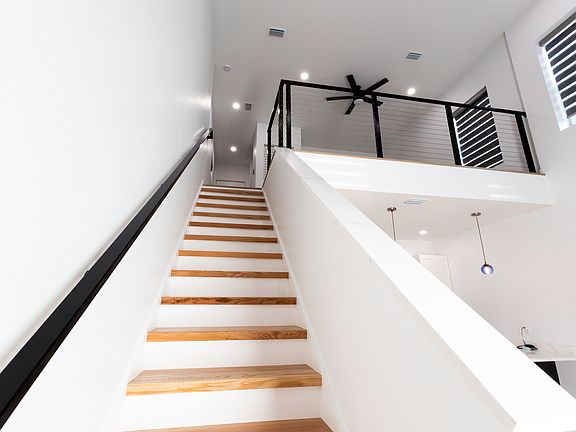 5th image of 527 N Garden Ave #1