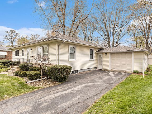 3rd image of 133 Winston Dr