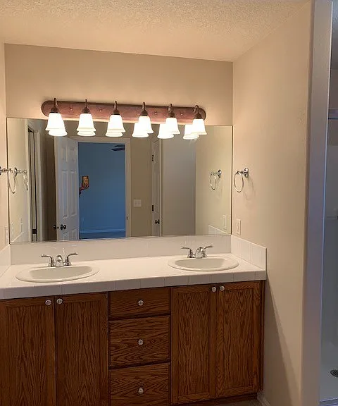 863 SE Bayshore Cir — Photo 17