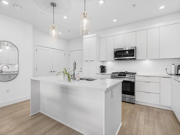 5th image of 22633 Selkirk Ave #503