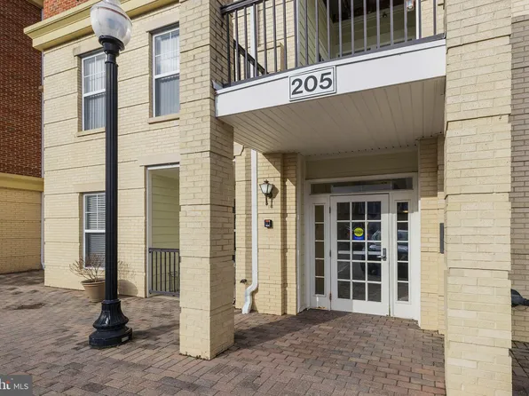 205 Meeting House Station Sq APT 105, Herndon, VA 20170