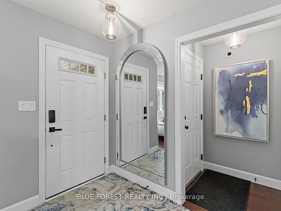 3rd image of 28 Weir Cres