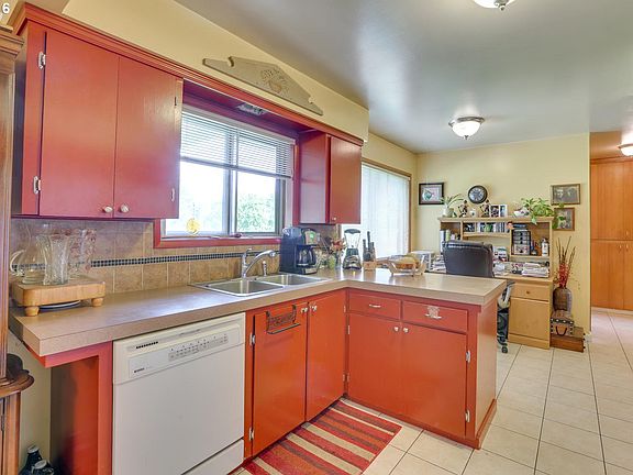 4th image of 5159 SE La Mesa Way