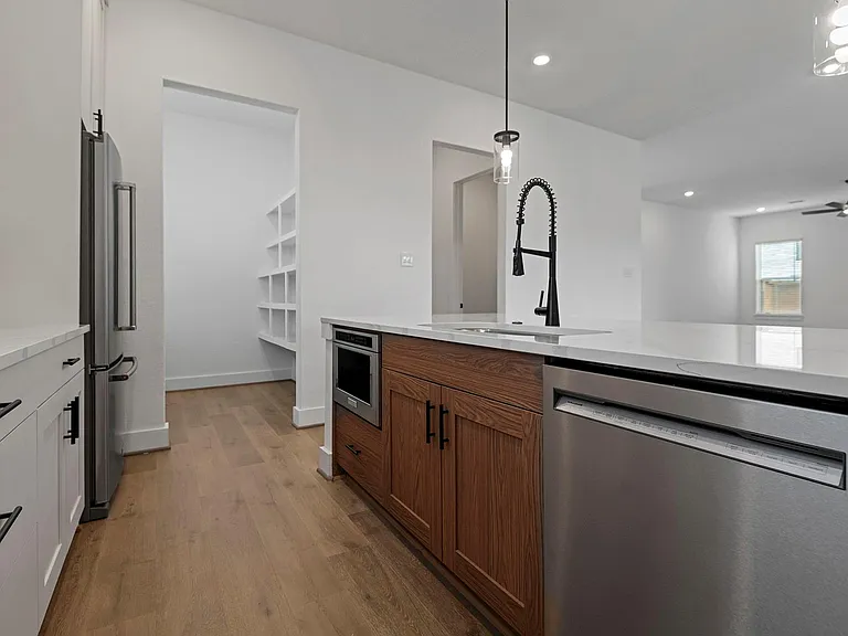 1911 Drover Ln — Photo 8