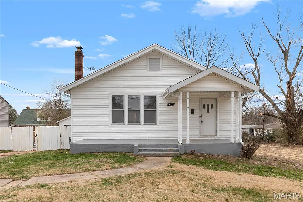 810 January Ave photo 1