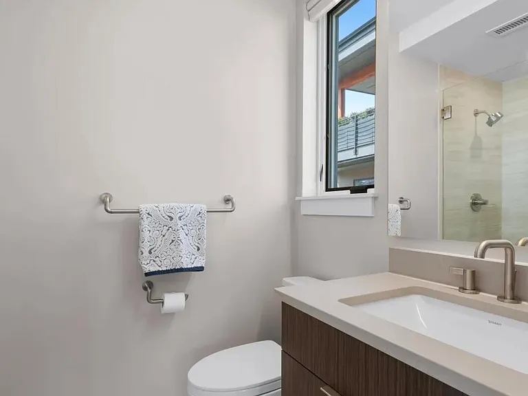 424 Jewels Ln — Photo 10