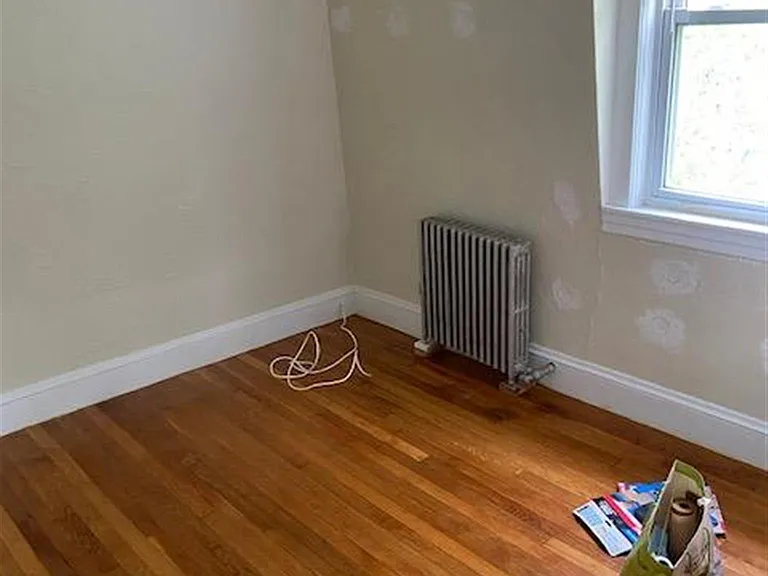 130 Willow Ave — Photo 10