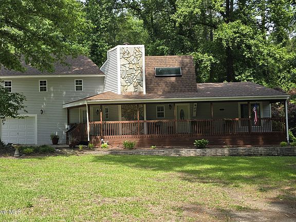 2nd image of 900 River Hill Dr