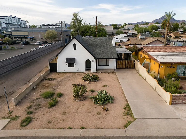 1614 E Roma Ave — Photo 35