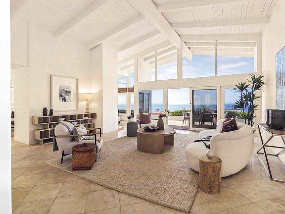 33801 Shackleton Isle Living Room