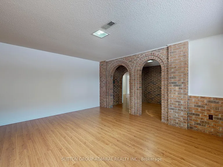 129 Crestwood Rd #BASEMENT — Photo 21