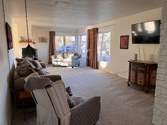 3rd image of 1351 Hillcrest Ave