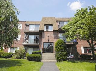 41 Centennial Dr APT 10, Norwood, MA 02062