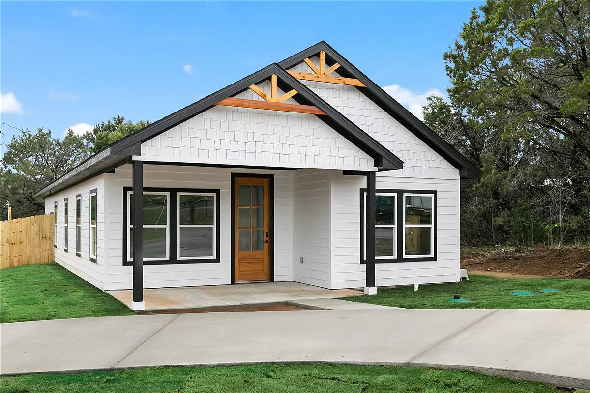 Building Photo - 1037 Comanche Cove Dr