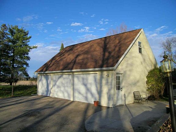 3 Stall Garage w/Bonus Storage