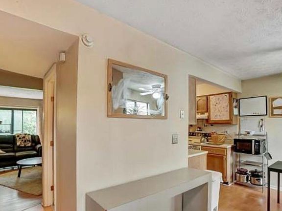 3rd image of 9522 Colegate Way